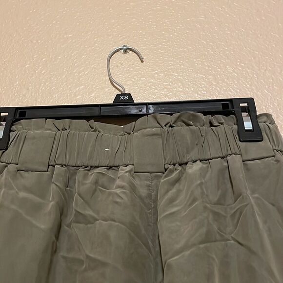 New! Express Olive Wide leg Paper bag pants - Picture 6 of 13